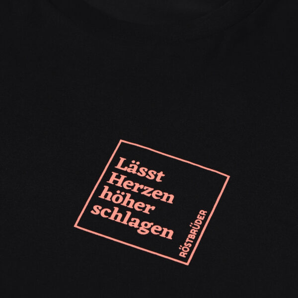 T-Shirt Schwarz "Lässt Herzen höher schlagen" – Bild 4